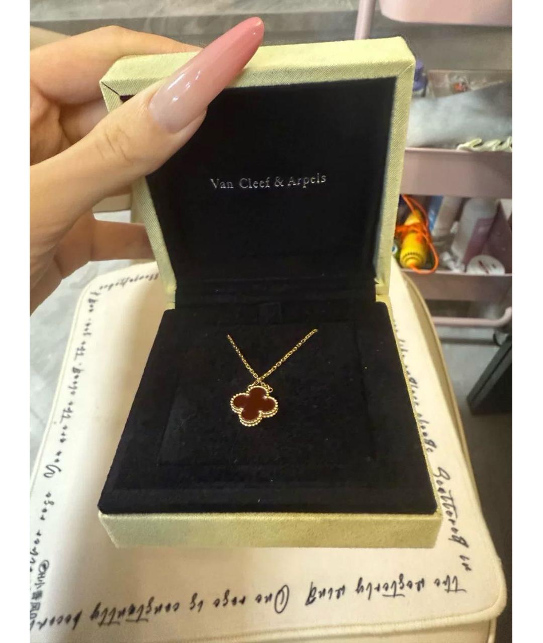VAN CLEEF & ARPELS Красная подвеска из желтого золота, фото 2