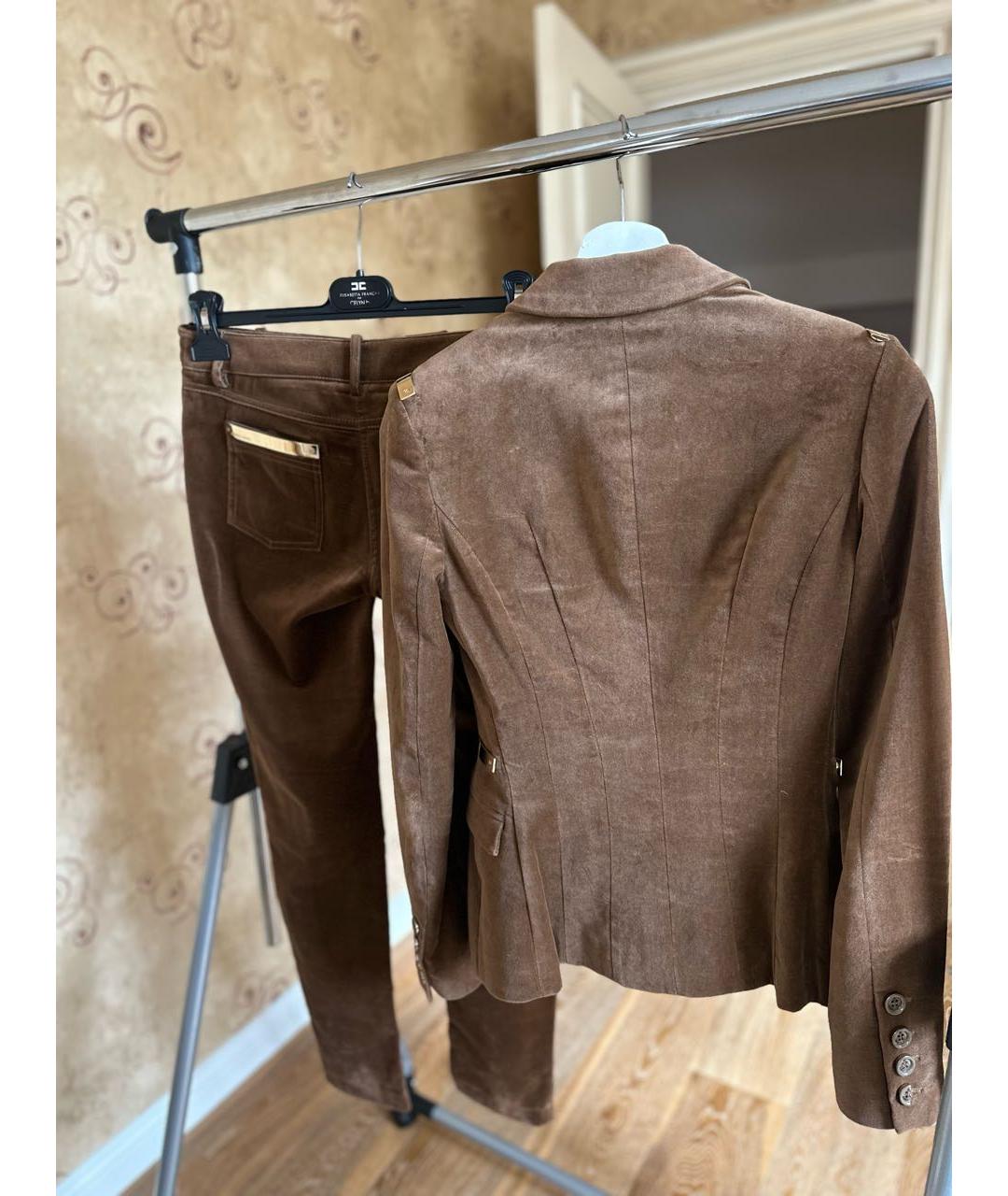 ELISABETTA FRANCHI Коричневый велюровый костюм с брюками, фото 5