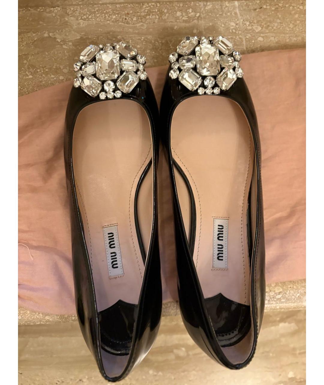 MIU MIU Черные балетки из лакированной кожи, фото 3