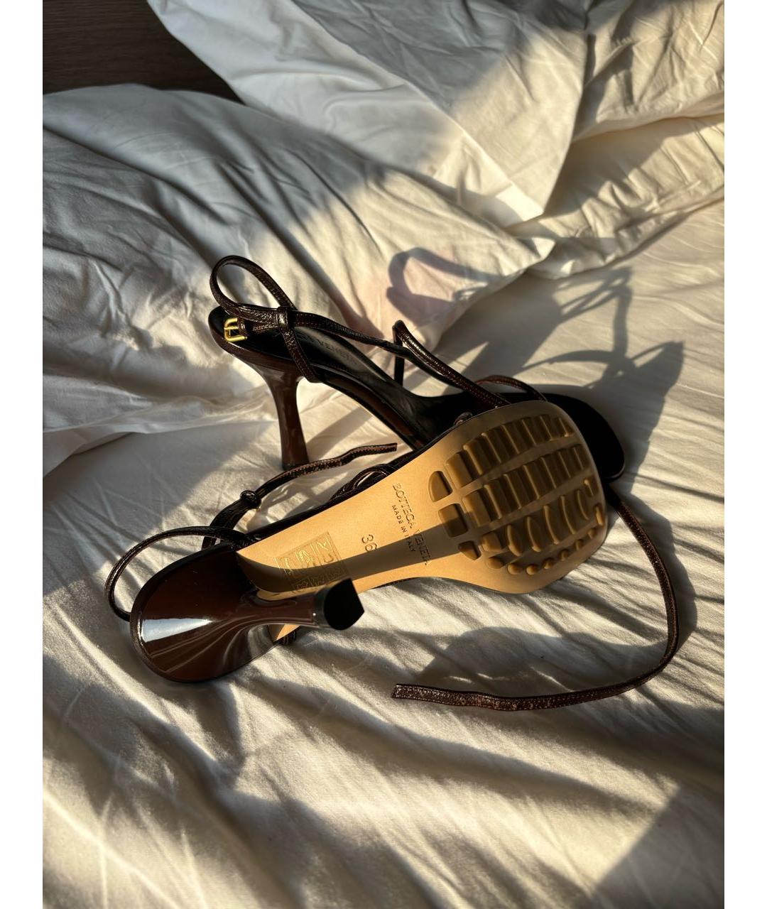 BOTTEGA VENETA Коричневые кожаные босоножки, фото 3