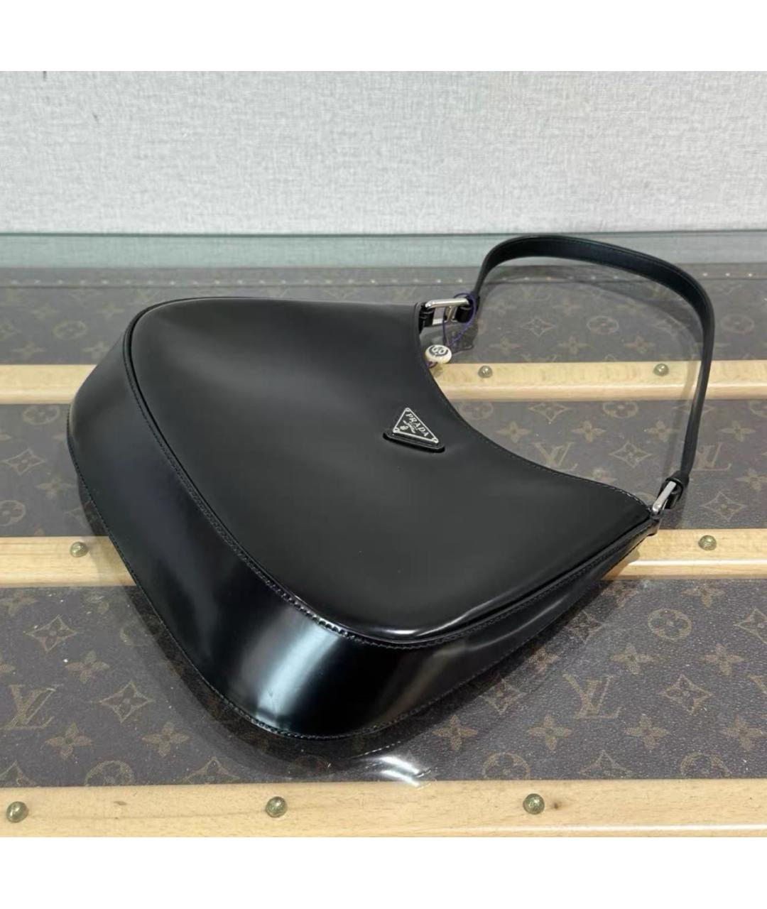 PRADA Черная сумка через плечо из лакированной кожи, фото 6