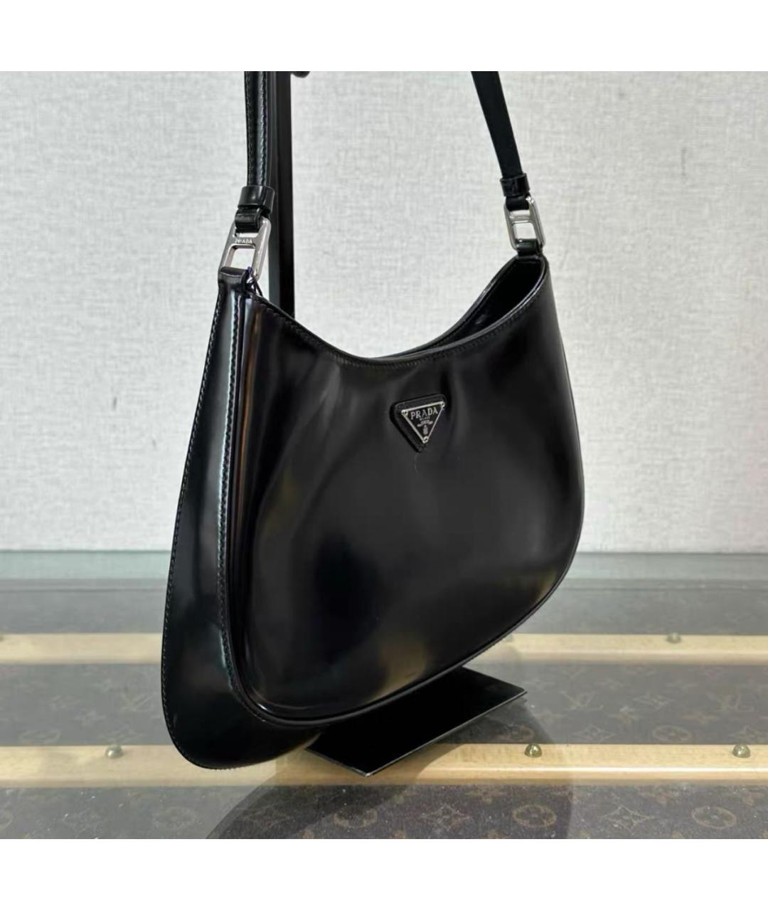 PRADA Черная сумка через плечо из лакированной кожи, фото 2