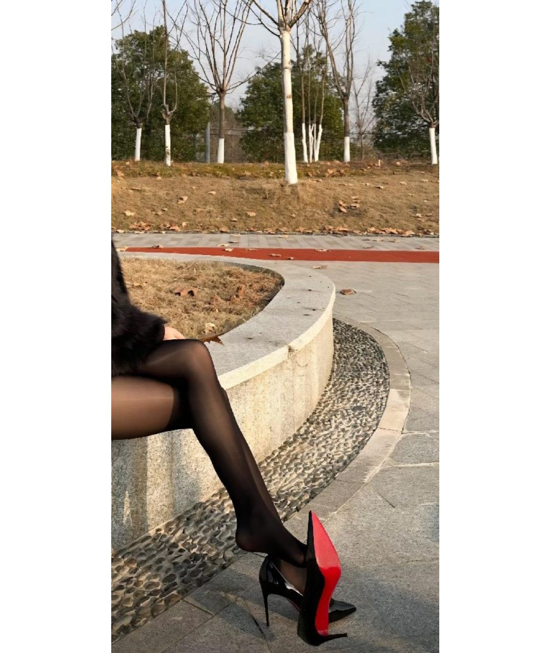 CHRISTIAN LOUBOUTIN Черные туфли, фото 4