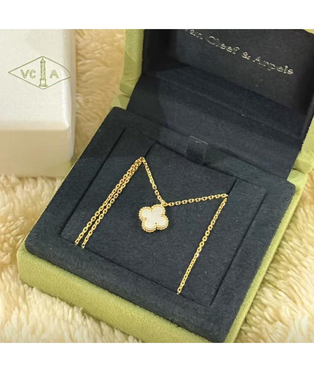 VAN CLEEF & ARPELS Белая подвеска из желтого золота, фото 3