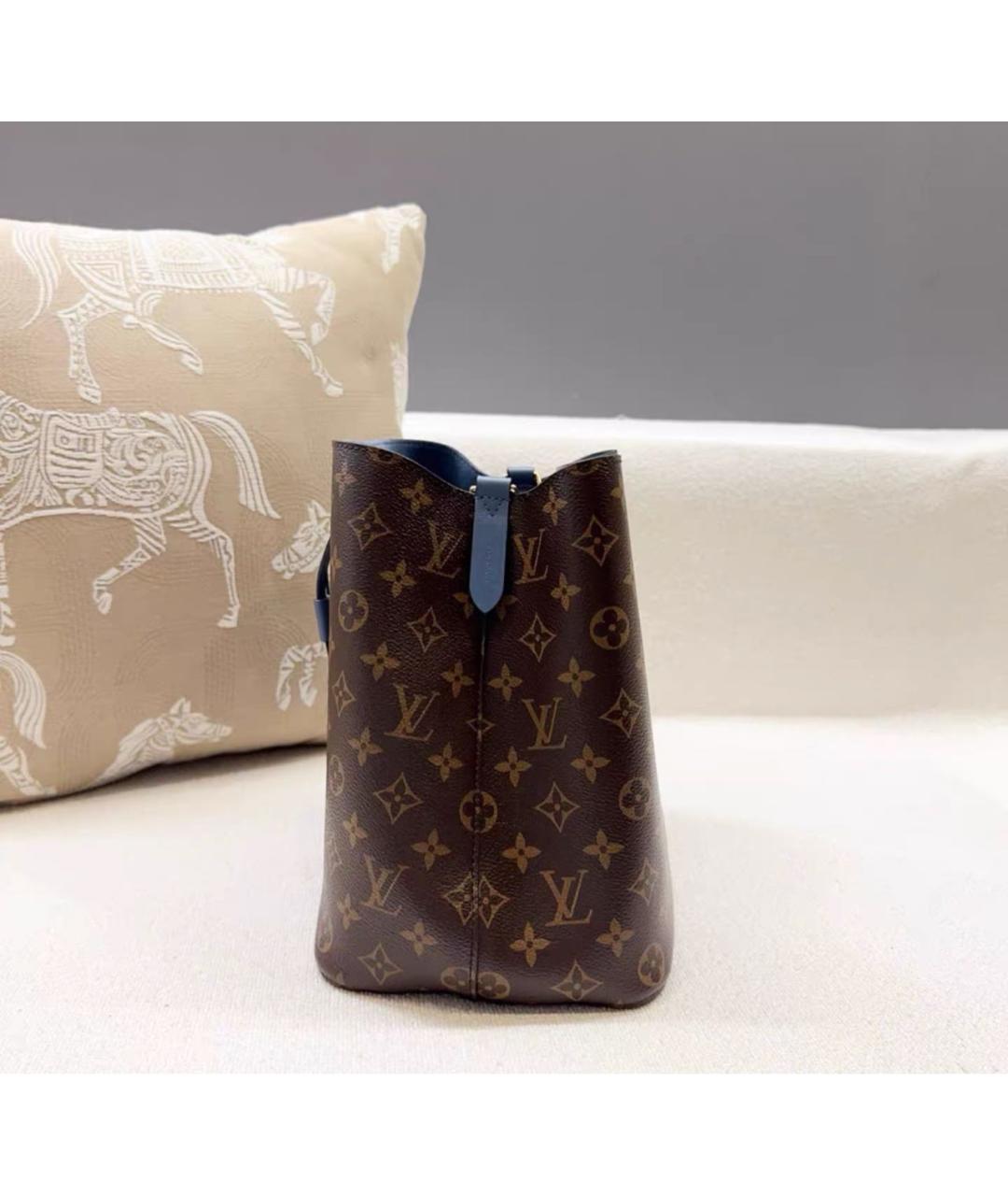 LOUIS VUITTON Голубая кожаная сумка тоут, фото 6
