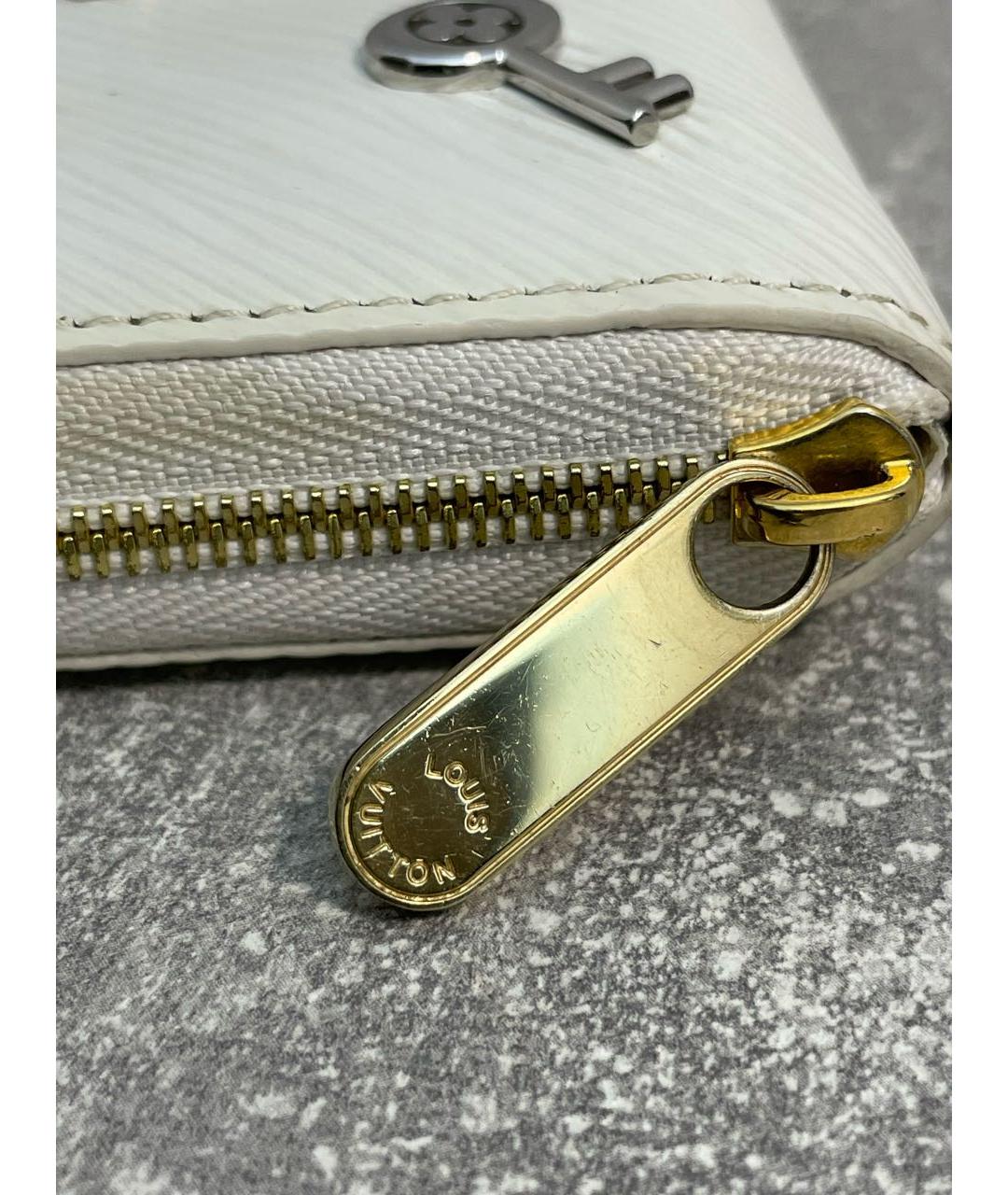 LOUIS VUITTON Белый кожаный кошелек, фото 7