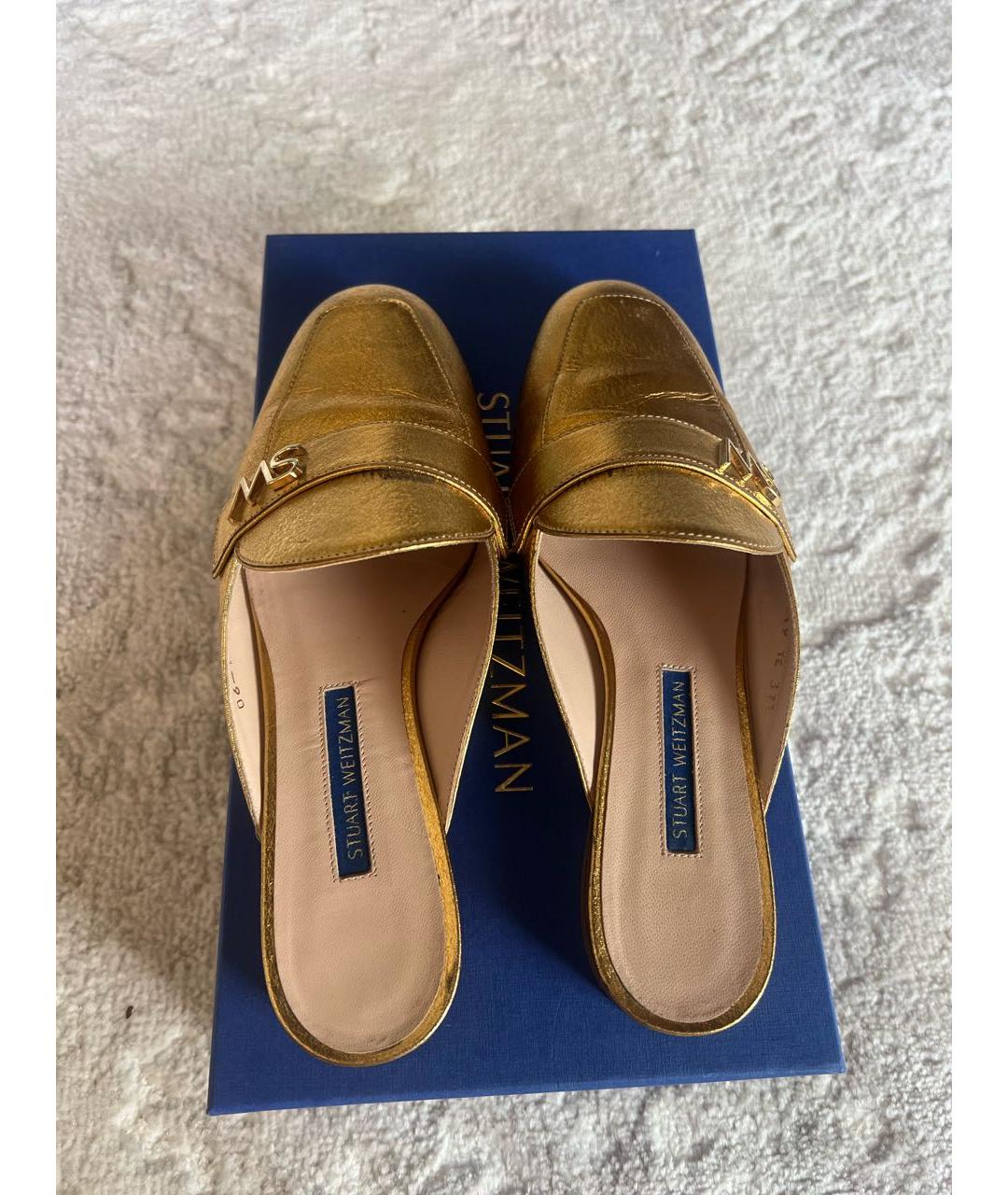 STUART WEITZMAN Золотые кожаные мюли, фото 3