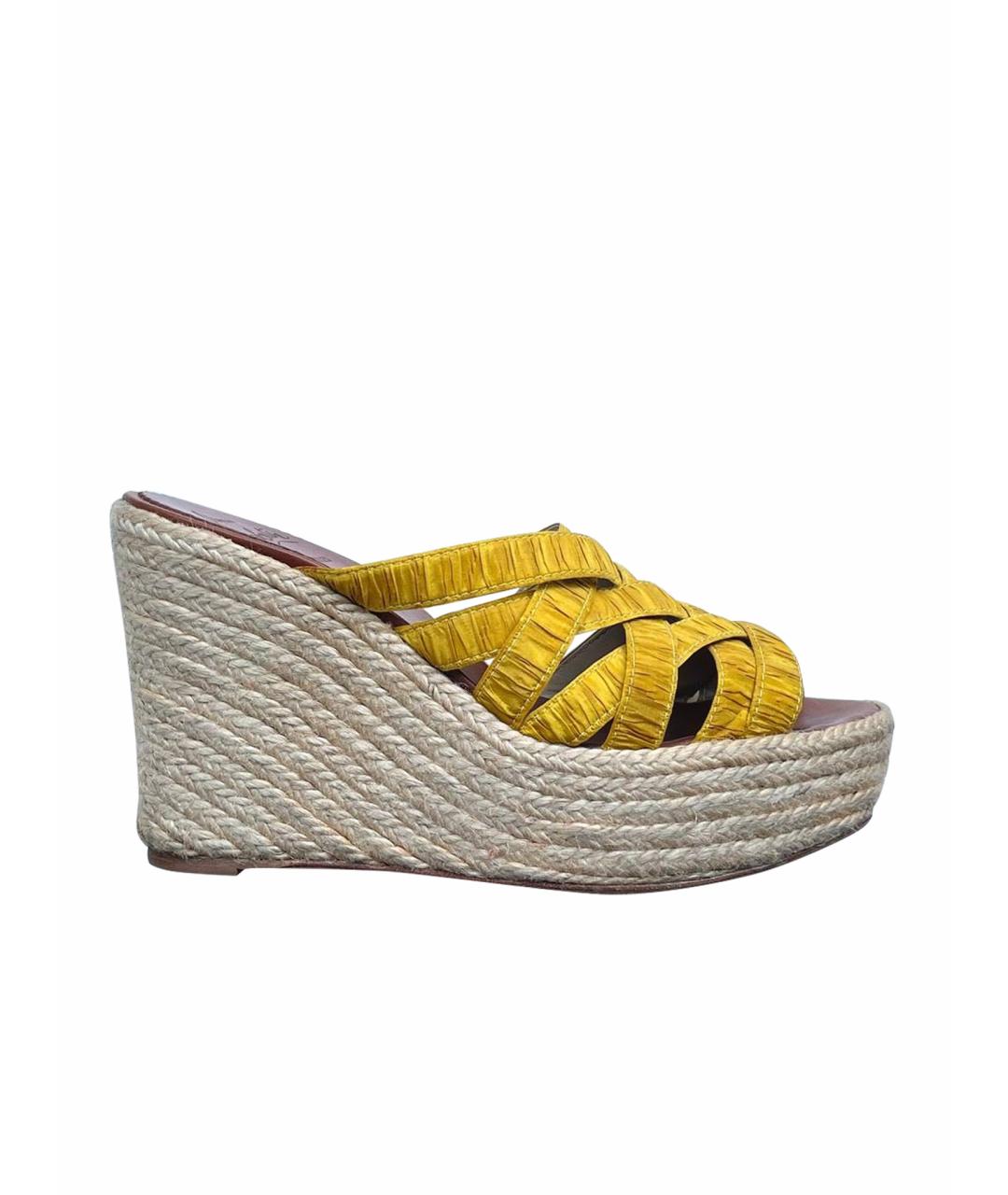 CHRISTIAN LOUBOUTIN Горчичные текстильные сабо, фото 1