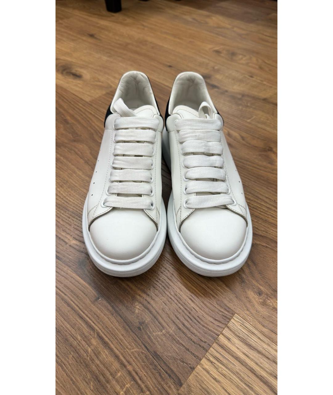 ALEXANDER MCQUEEN Белые кожаные кроссовки, фото 2