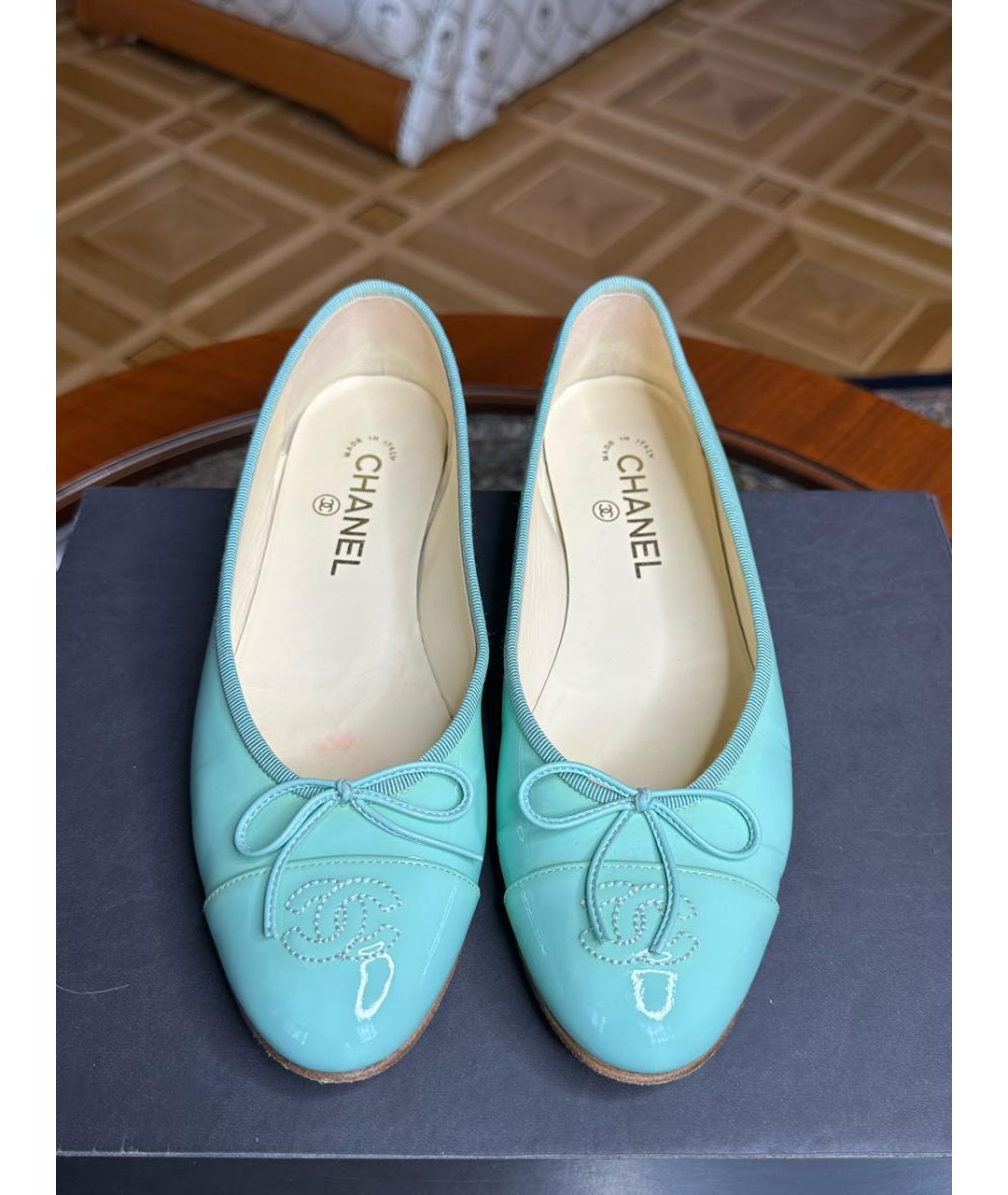 CHANEL Бирюзовые балетки из лакированной кожи, фото 2