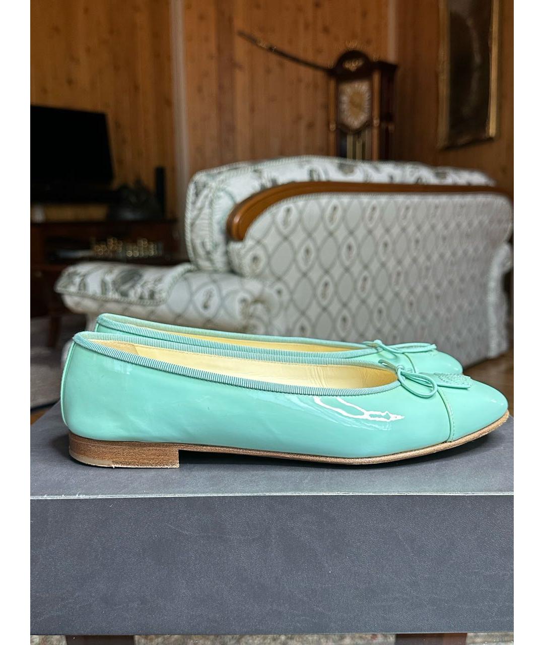 CHANEL Бирюзовые балетки из лакированной кожи, фото 9