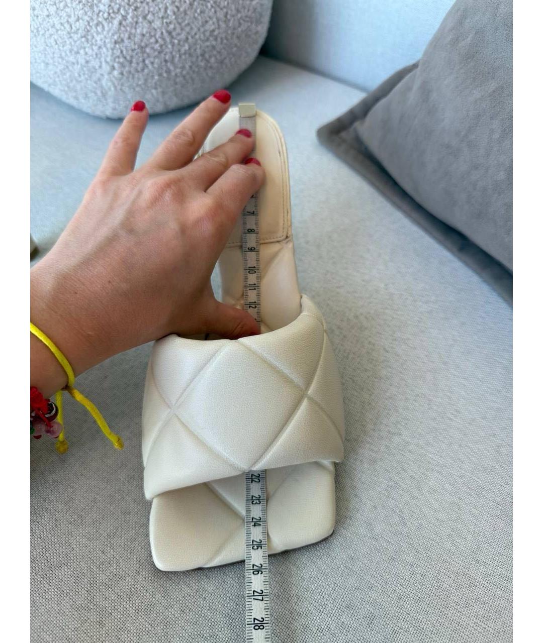 BOTTEGA VENETA Бежевые кожаные мюли, фото 5