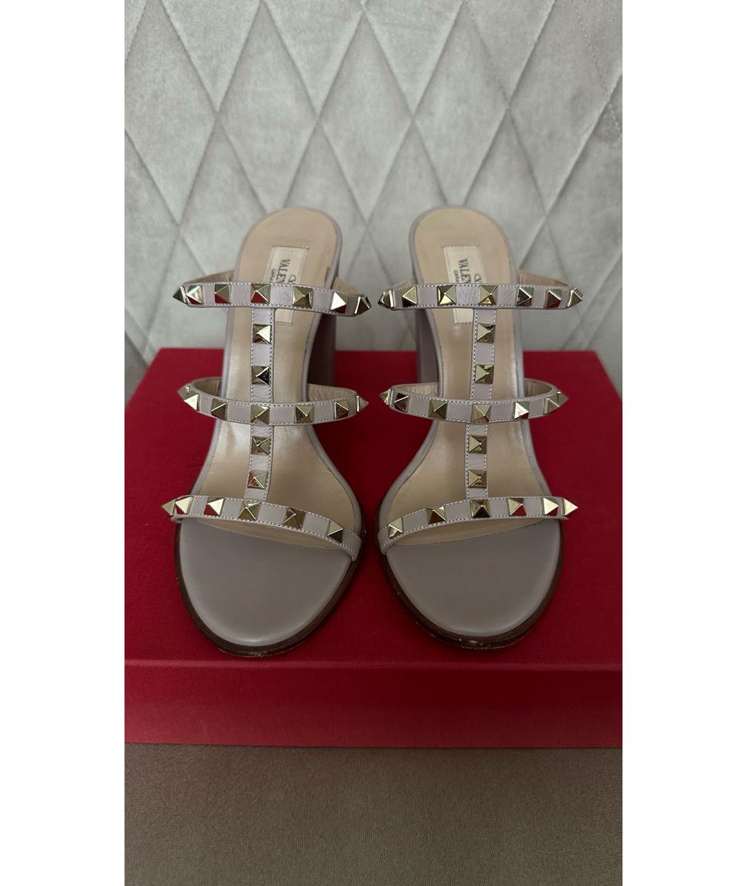 VALENTINO Бежевые кожаные босоножки, фото 2