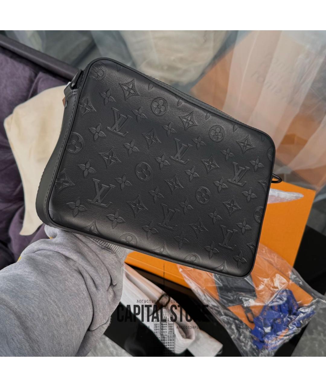 LOUIS VUITTON Черная кожаная сумка на плечо, фото 3