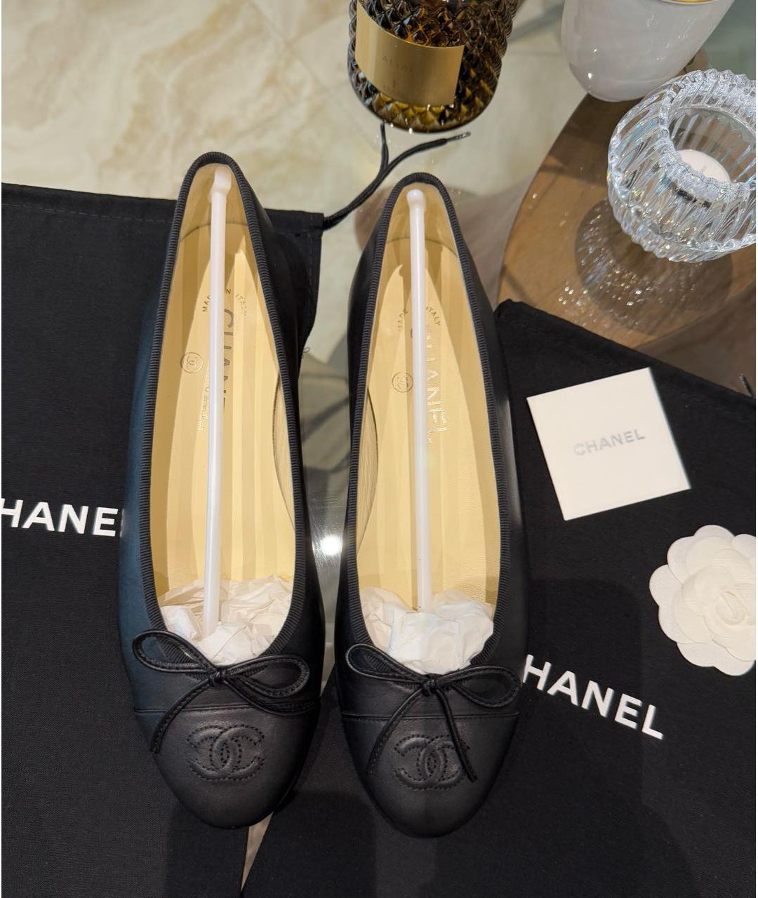 CHANEL Черные кожаные балетки, фото 2