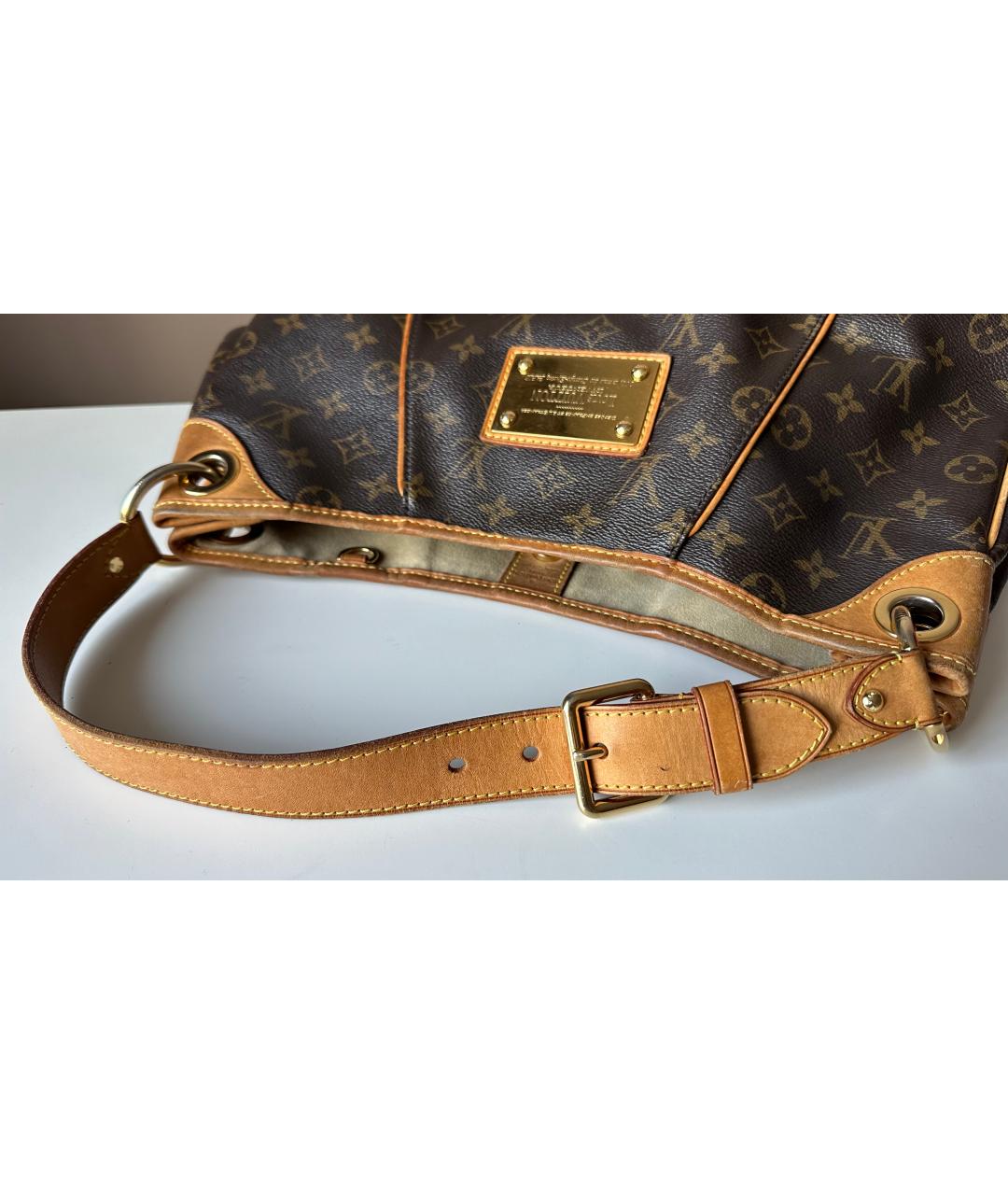 LOUIS VUITTON Коричневая кожаная сумка через плечо, фото 8