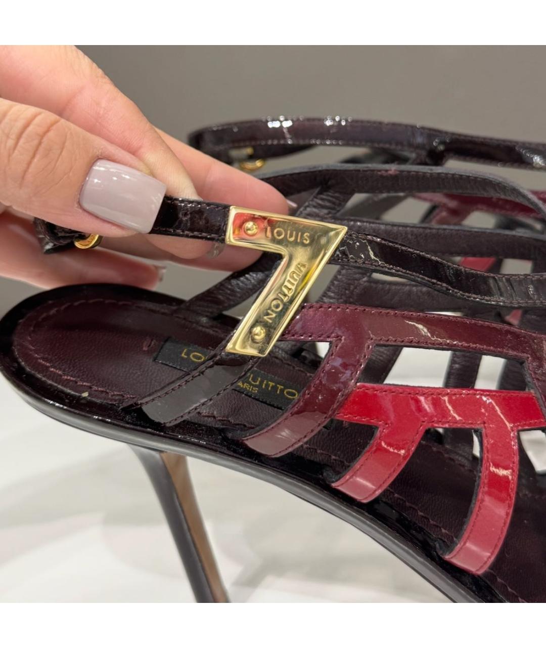 LOUIS VUITTON Бордовые босоножки из лакированной кожи, фото 4