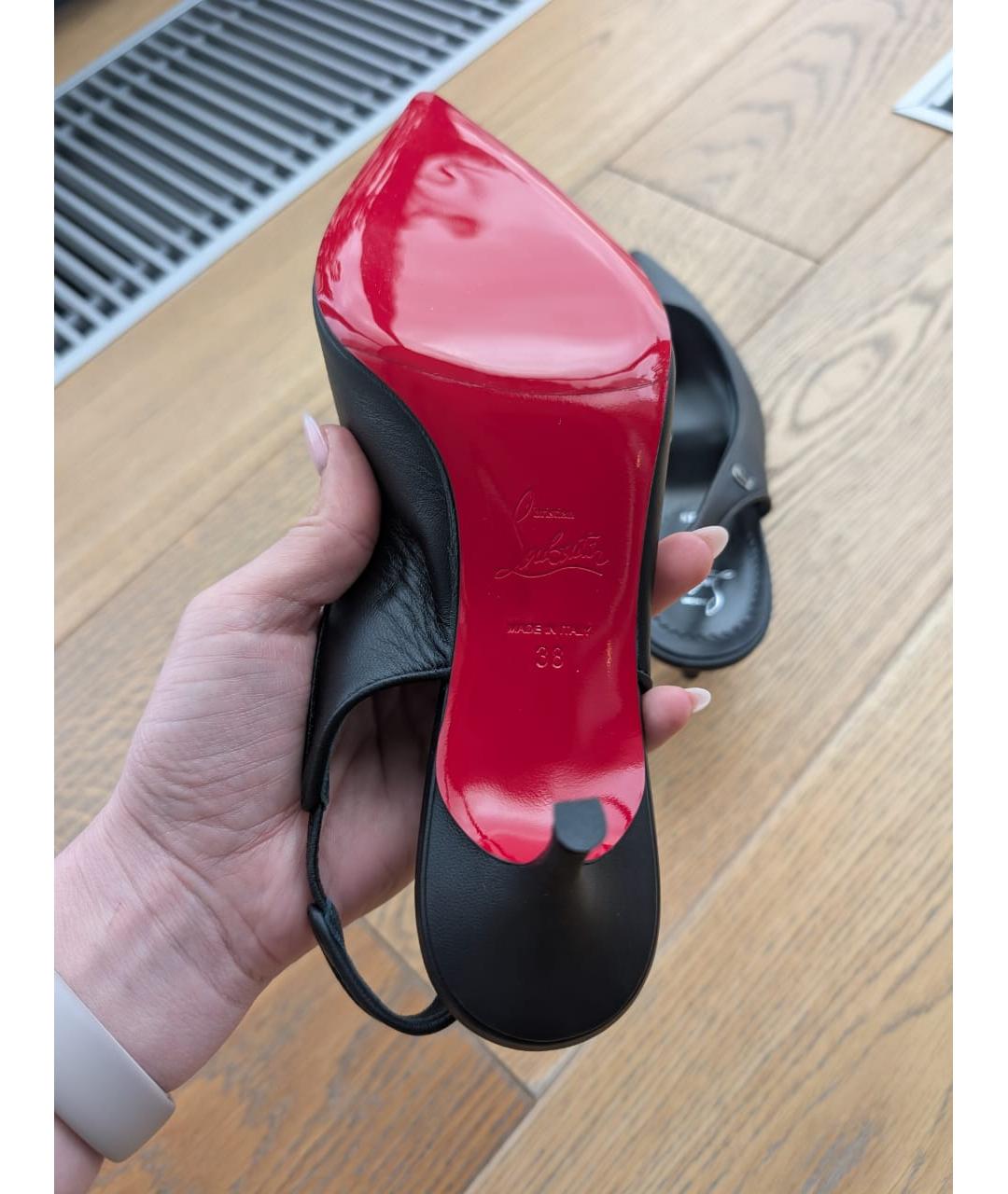 CHRISTIAN LOUBOUTIN Черные кожаные лодочки на низком каблуке, фото 5