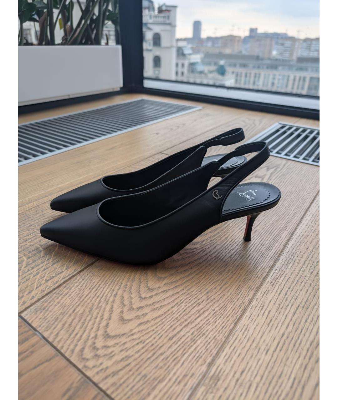 CHRISTIAN LOUBOUTIN Черные кожаные лодочки на низком каблуке, фото 7
