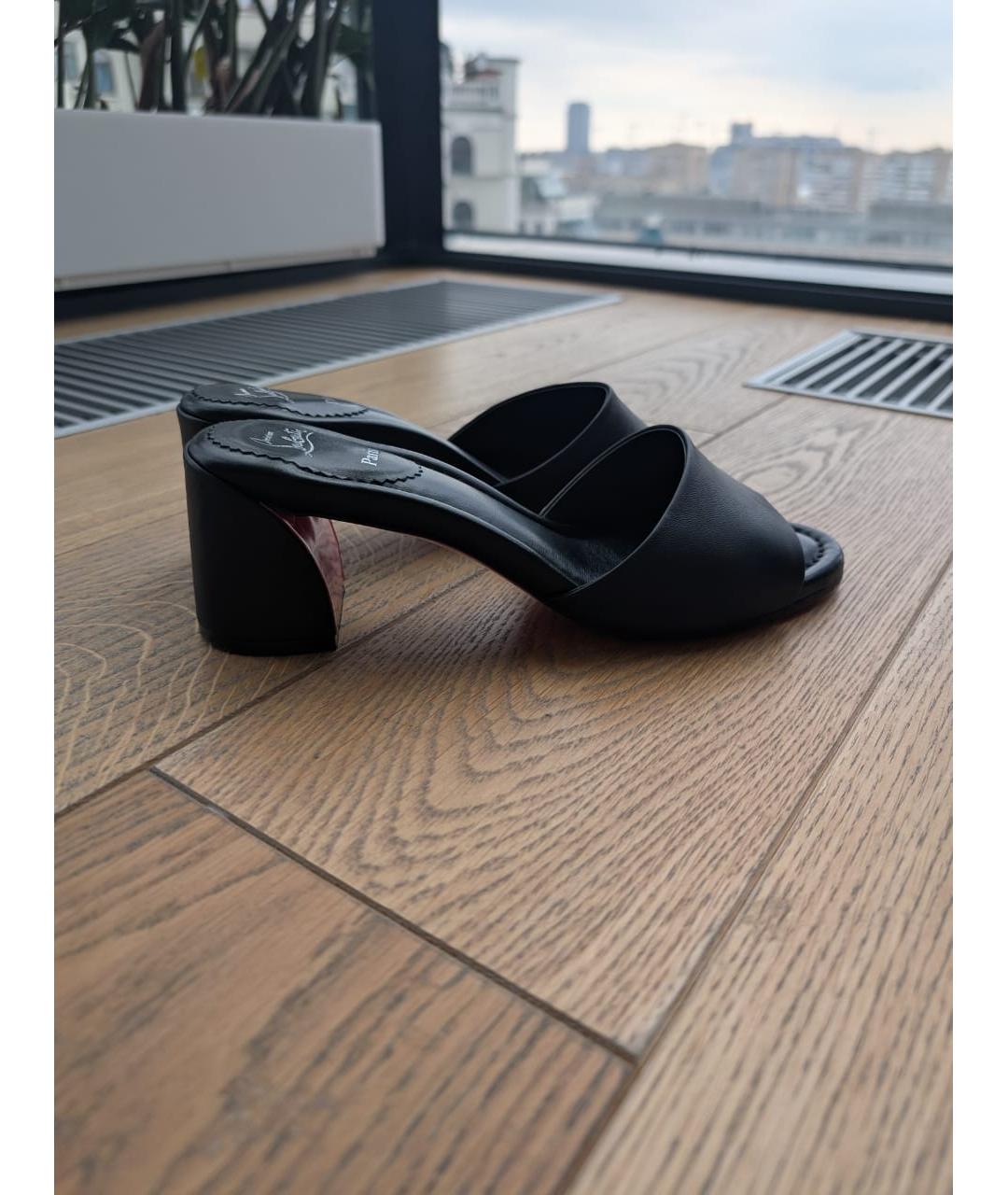 CHRISTIAN LOUBOUTIN Черные кожаные мюли, фото 8