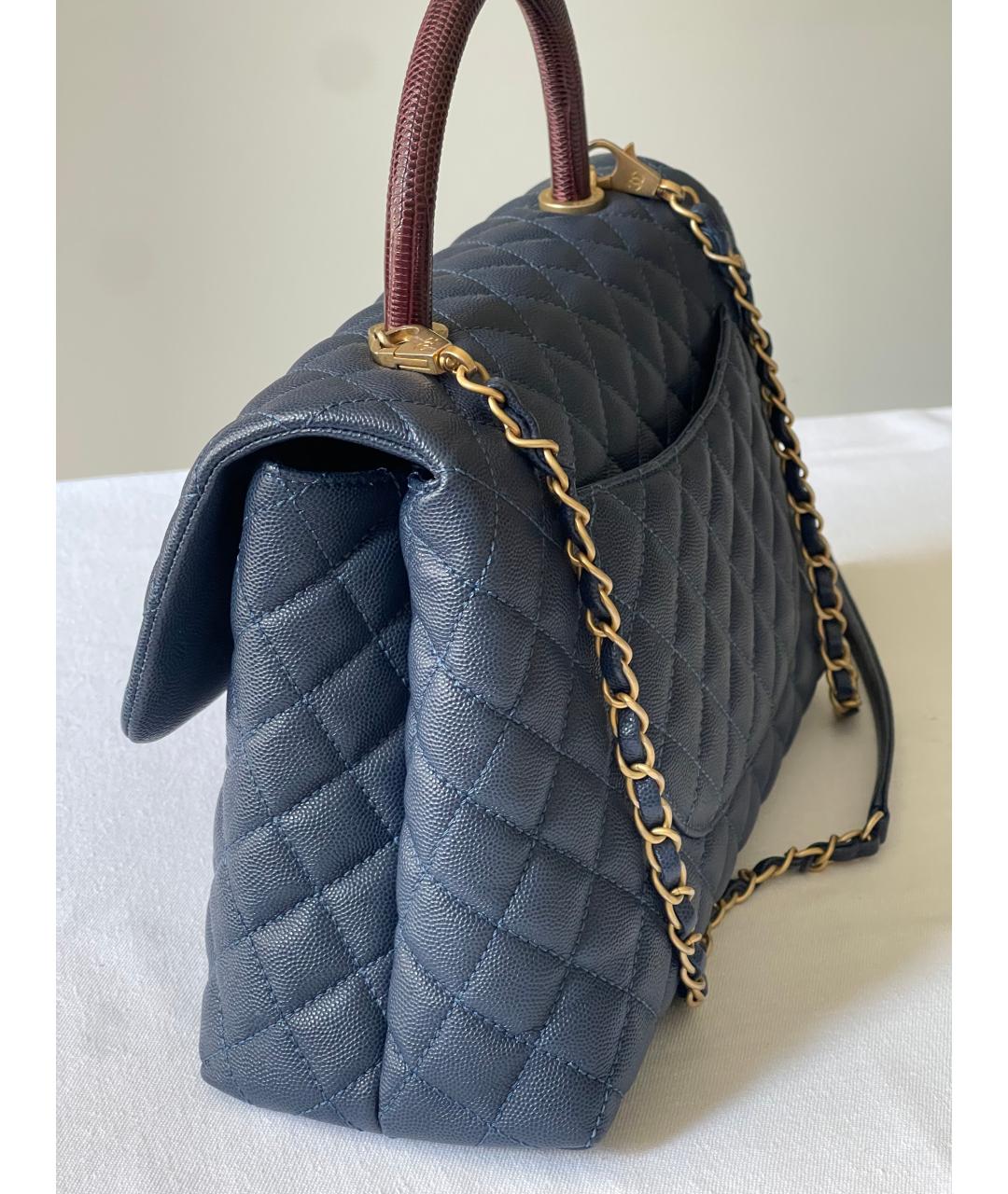 CHANEL Темно-синяя кожаная сумка через плечо, фото 2