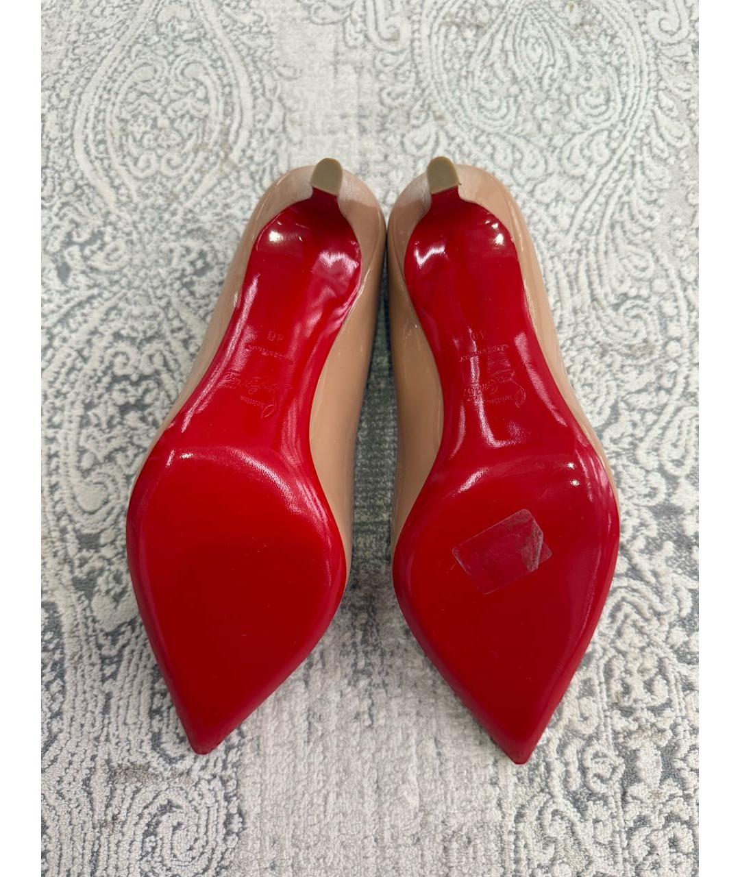CHRISTIAN LOUBOUTIN Бежевые туфли из лакированной кожи, фото 4
