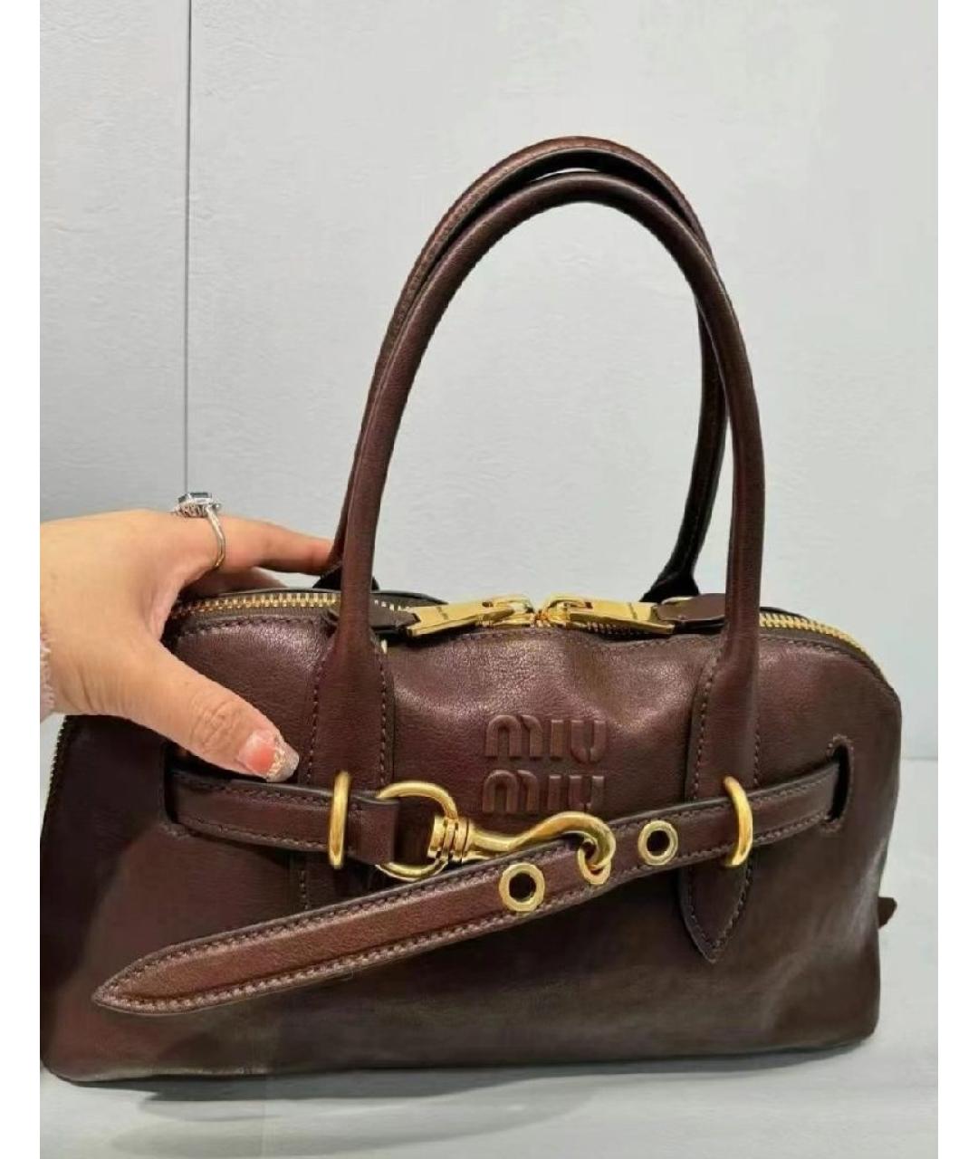 MIU MIU Коричневая кожаная сумка с короткими ручками, фото 5
