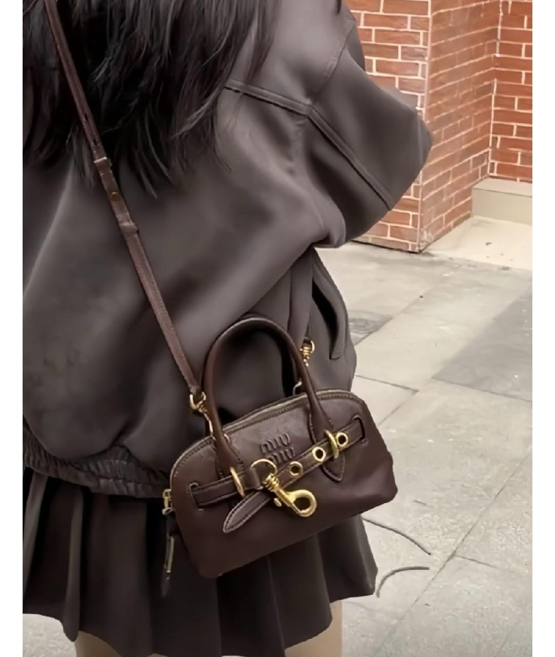 MIU MIU Коричневая кожаная сумка с короткими ручками, фото 4