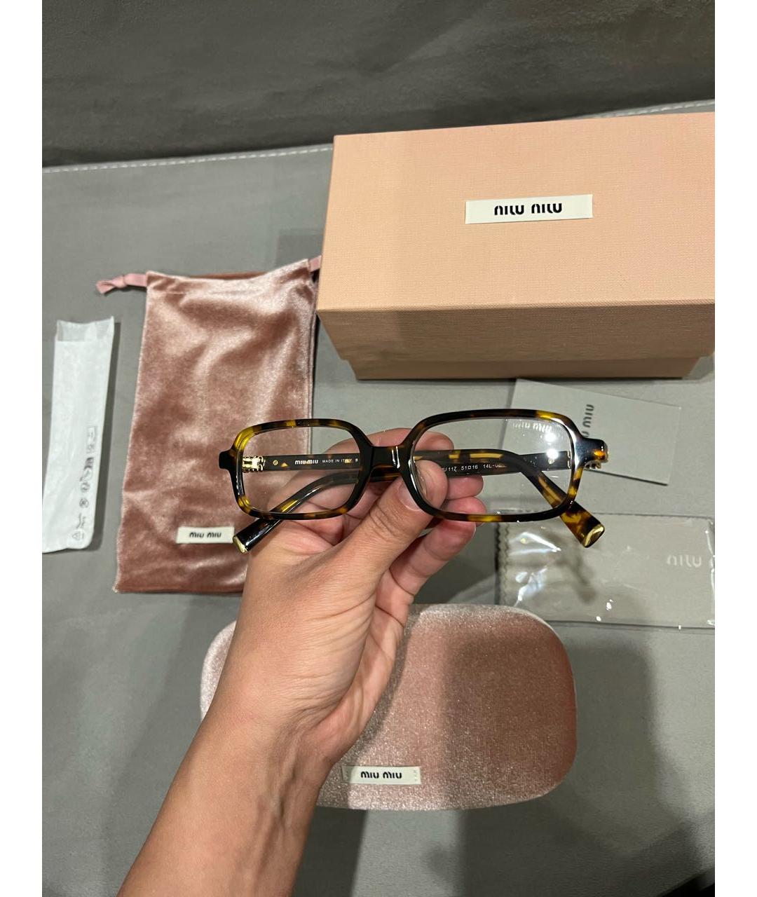 MIU MIU Коричневые пластиковые солнцезащитные очки, фото 4