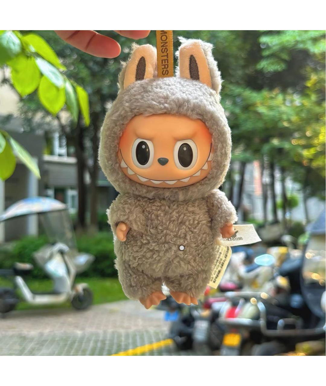 Labubu Серый брелок, фото 3