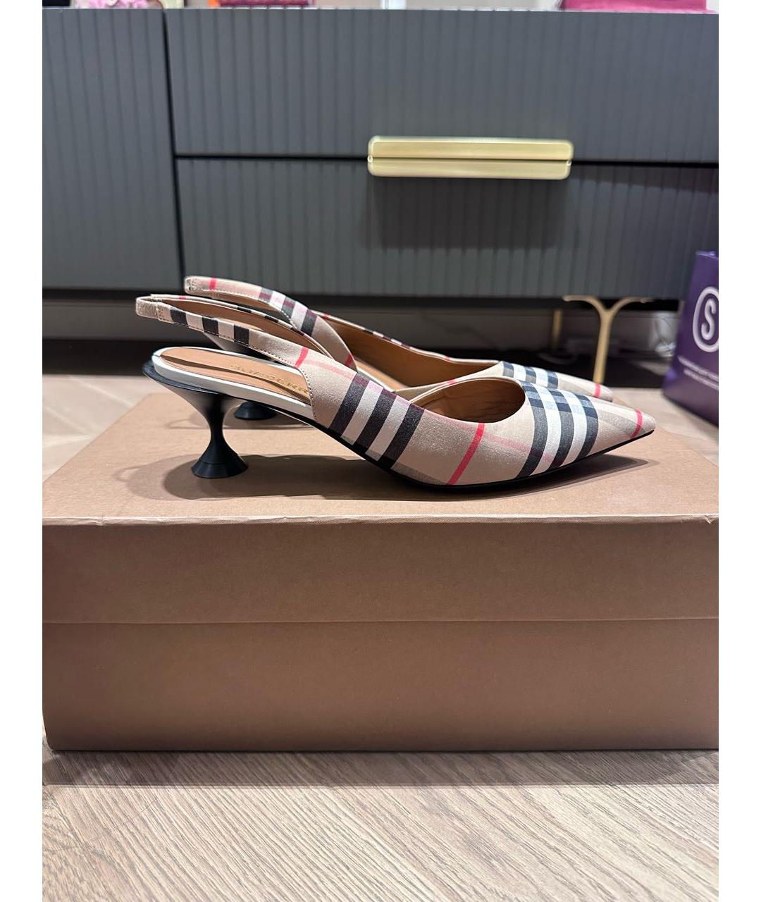 BURBERRY Кожаные лодочки на низком каблуке, фото 5