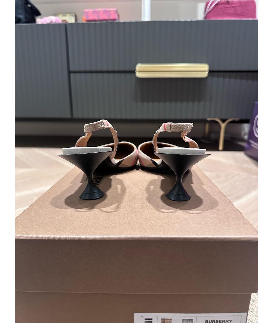 BURBERRY Кожаные лодочки на низком каблуке, фото 4