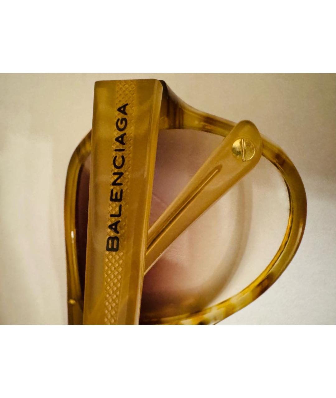 BALENCIAGA Горчичные пластиковые солнцезащитные очки, фото 3