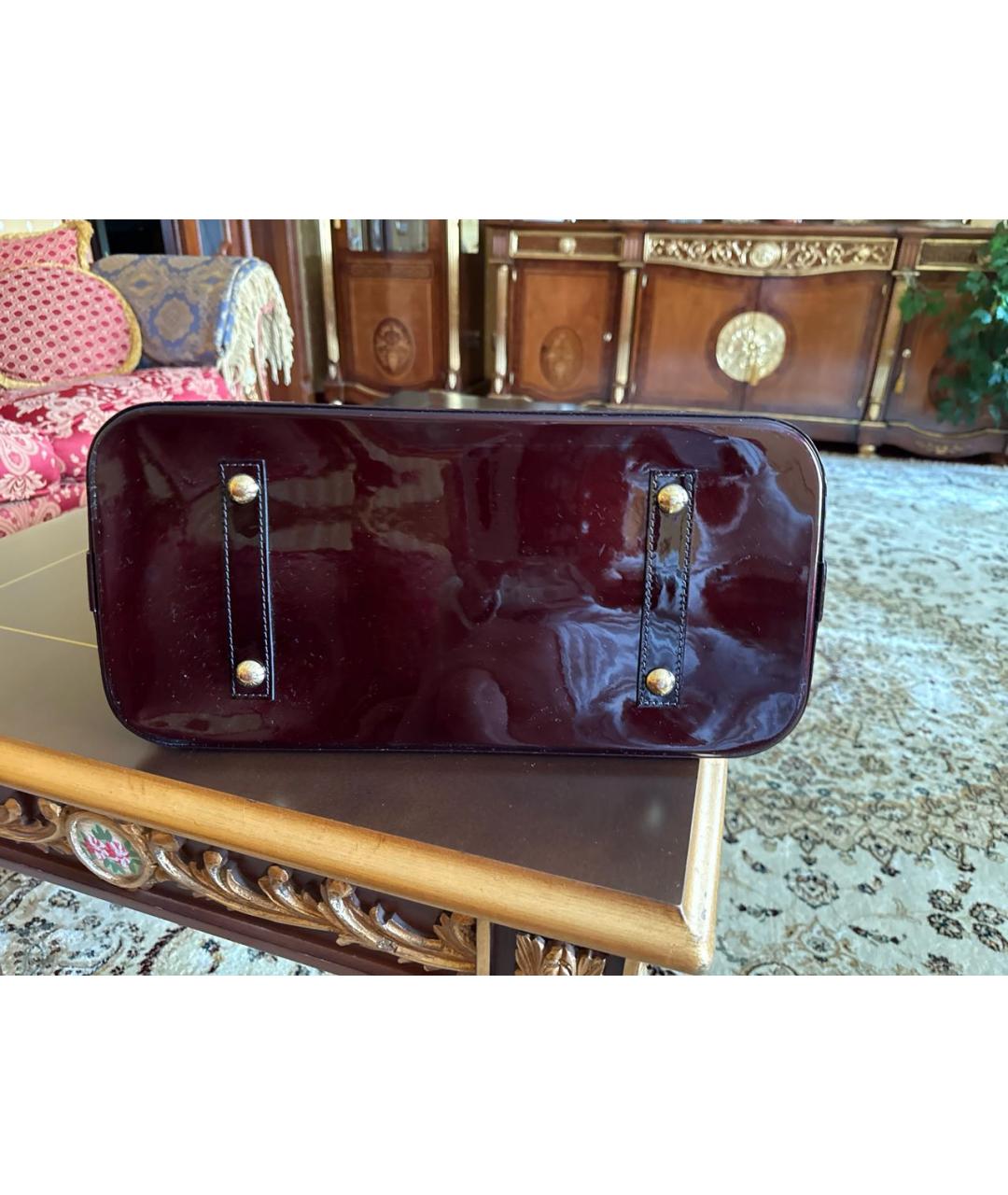 LOUIS VUITTON Бордовая сумка с короткими ручками из лакированной кожи, фото 5