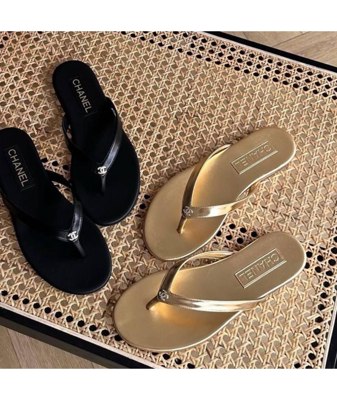 CHANEL Золотые шлепанцы из лакированной кожи, фото 3