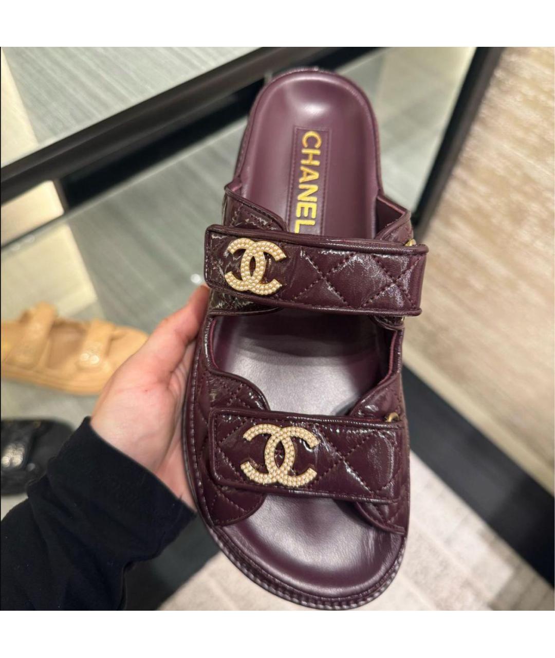 CHANEL Бордовые сандалии из лакированной кожи, фото 4