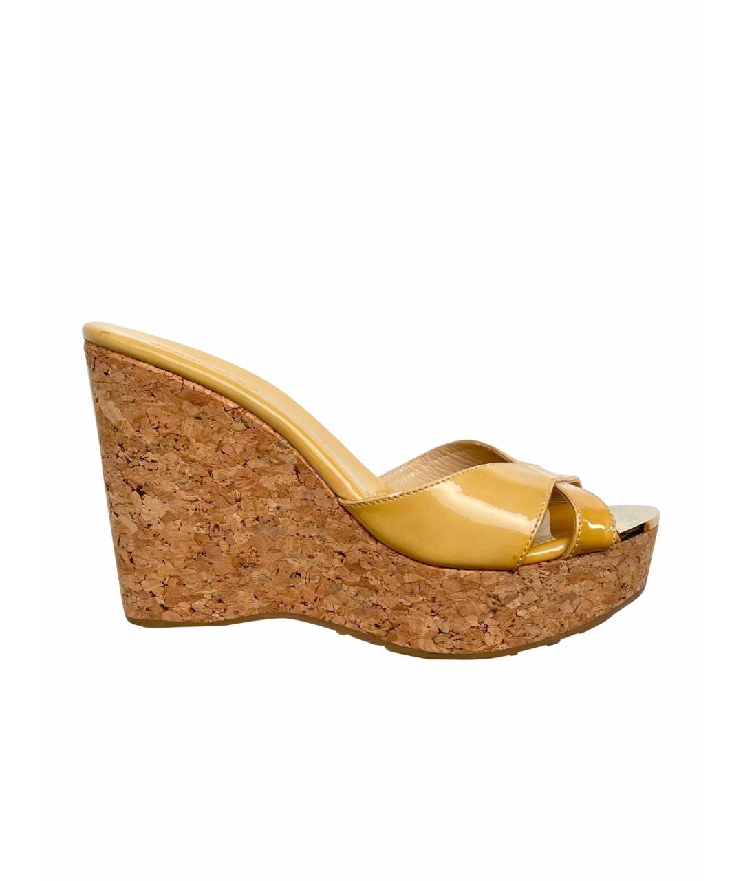 JIMMY CHOO Горчичные сабо из лакированной кожи, фото 1