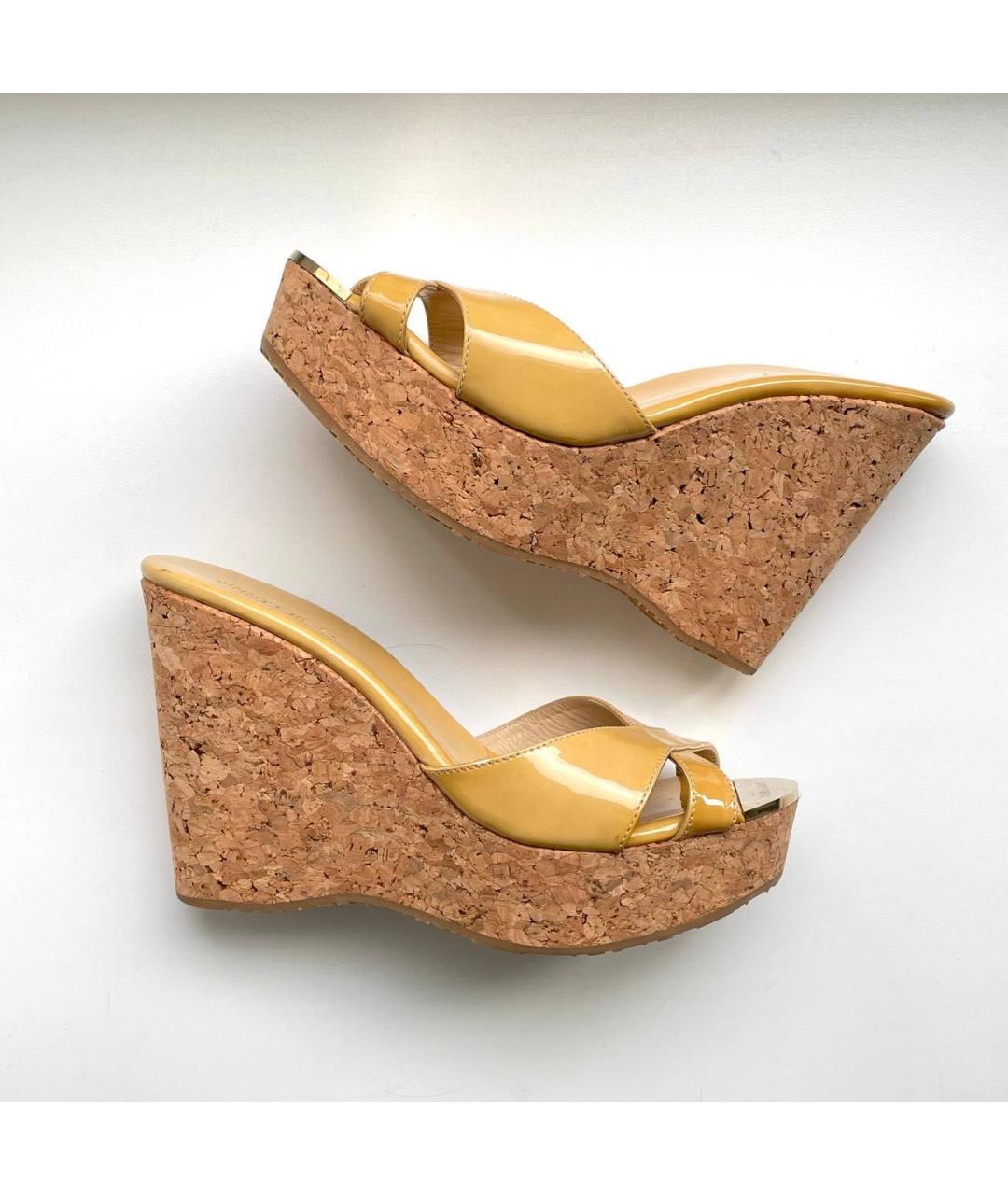 JIMMY CHOO Горчичные сабо из лакированной кожи, фото 2