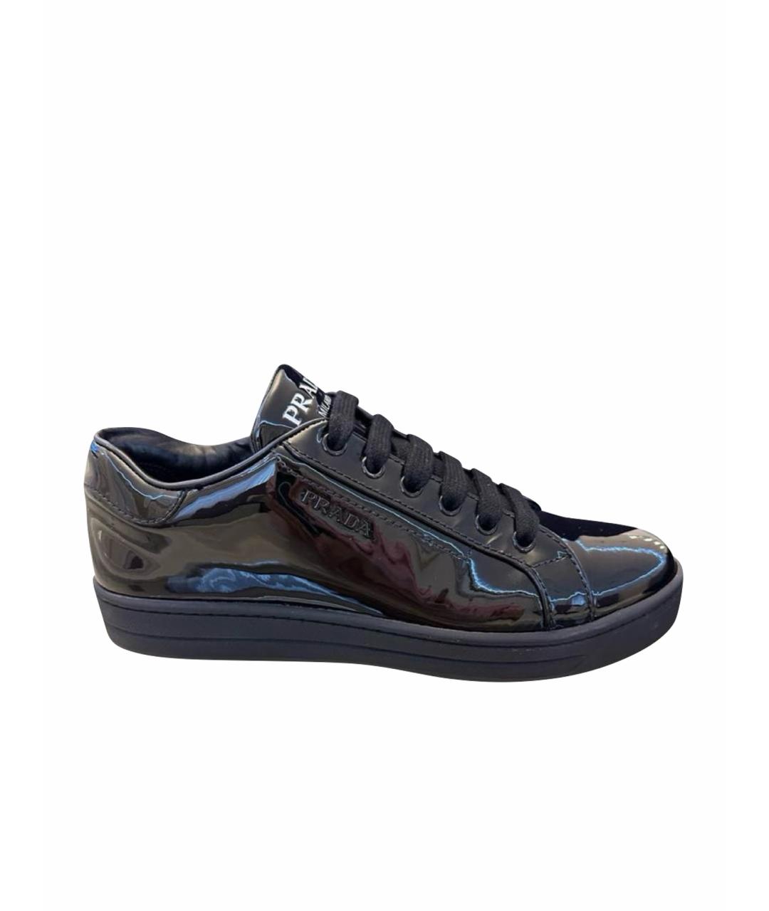 PRADA Черные кеды из лакированной кожи, фото 1