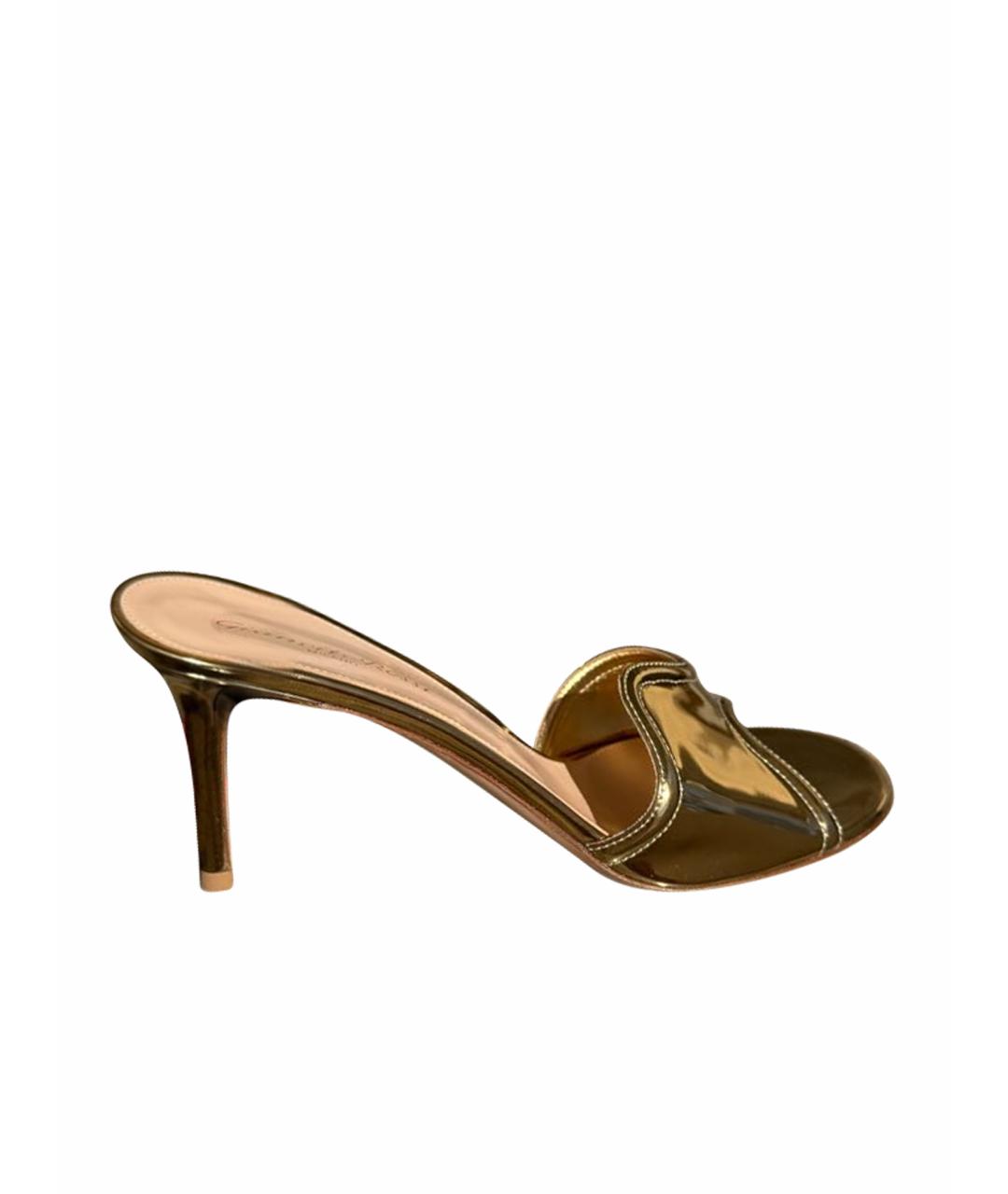GIANVITO ROSSI Золотые мюли из лакированной кожи, фото 1