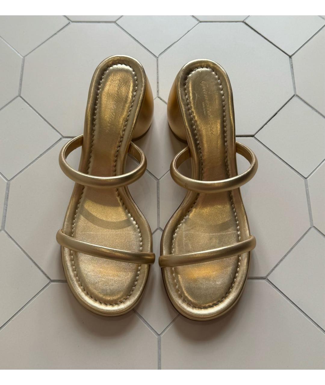GIANVITO ROSSI Золотые кожаные мюли, фото 2