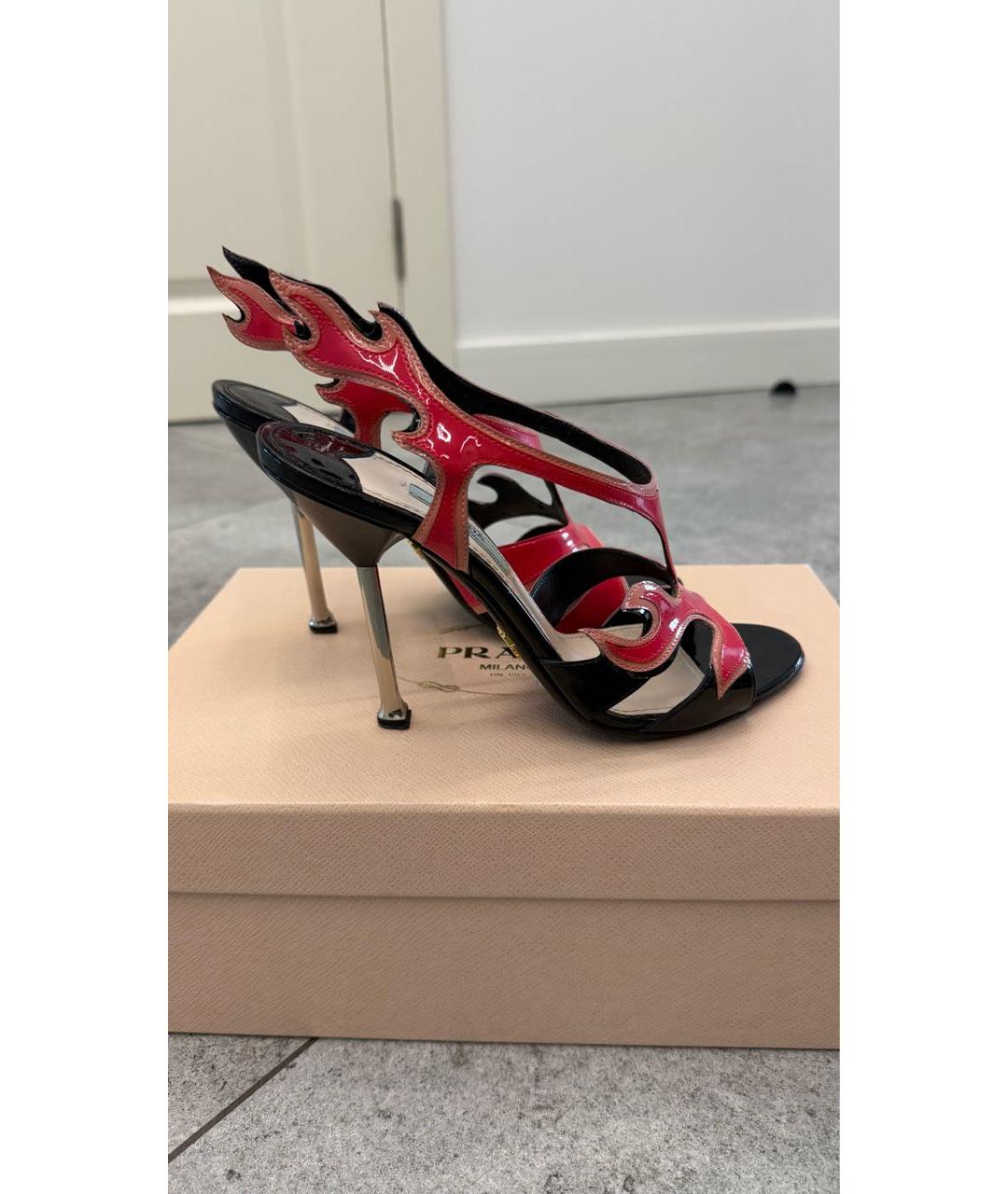 PRADA Красные босоножки из лакированной кожи, фото 8