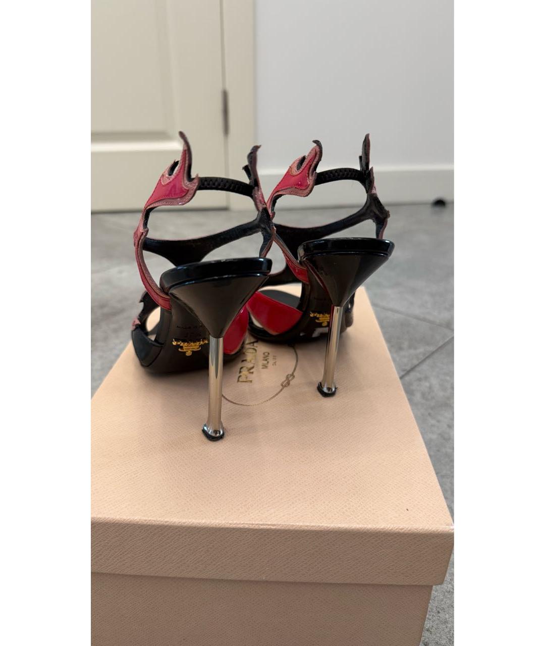 PRADA Красные босоножки из лакированной кожи, фото 3