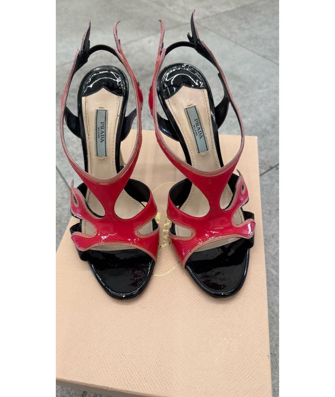 PRADA Красные босоножки из лакированной кожи, фото 2