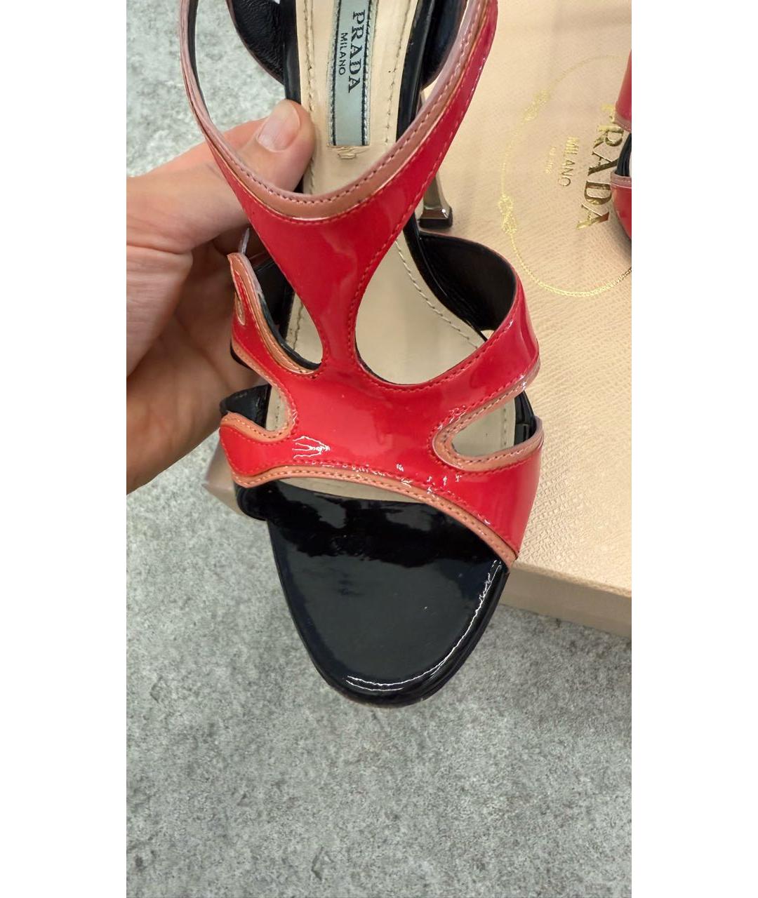 PRADA Красные босоножки из лакированной кожи, фото 5