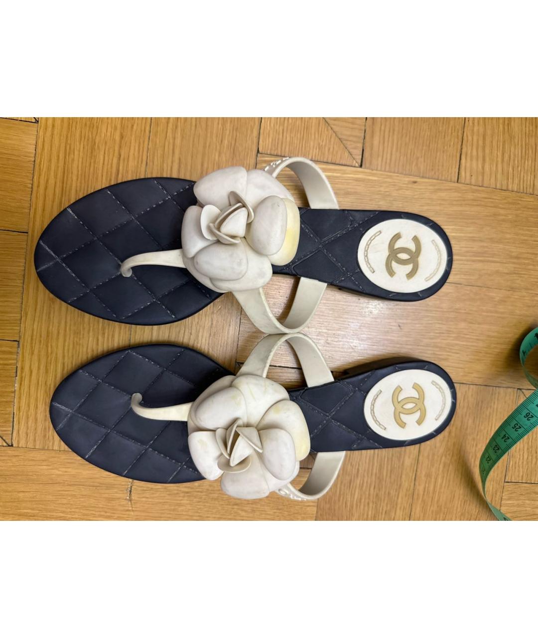 CHANEL Черные резиновые шлепанцы, фото 4