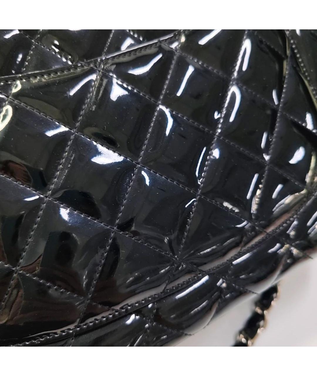 CHANEL Черная сумка через плечо из лакированной кожи, фото 7