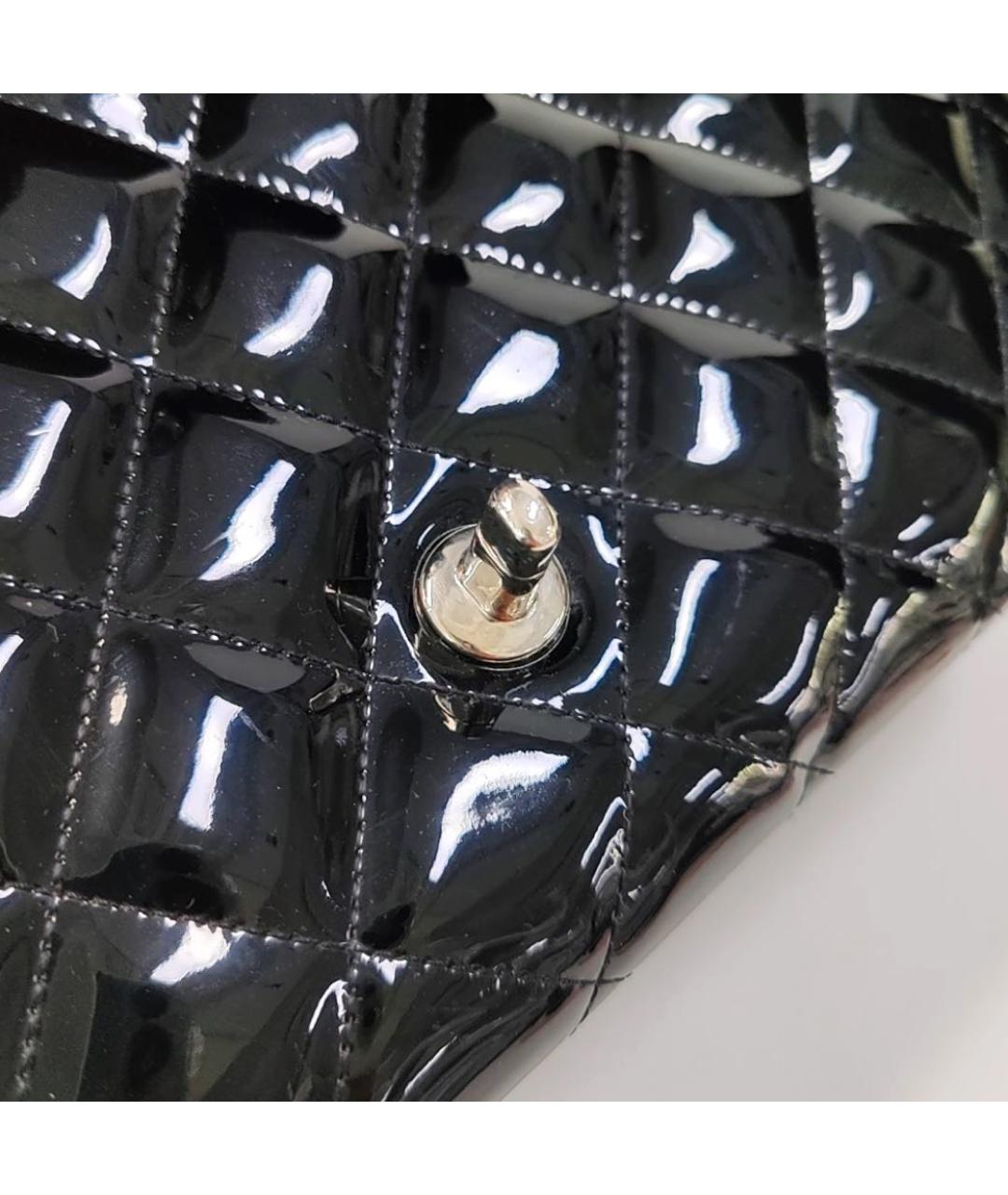 CHANEL Черная сумка через плечо из лакированной кожи, фото 5
