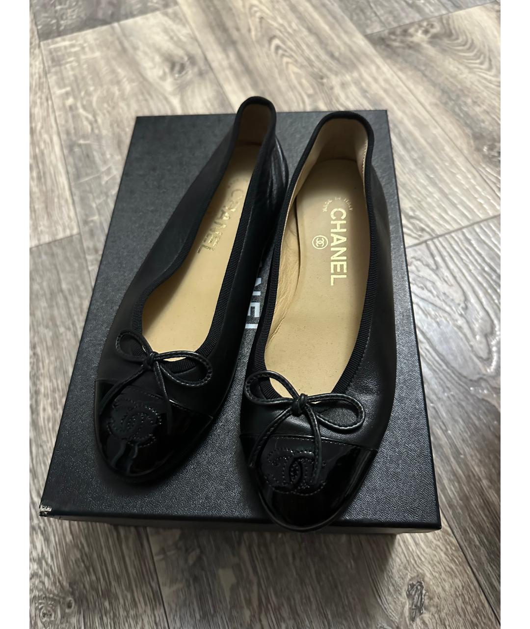 CHANEL Черные кожаные балетки, фото 2