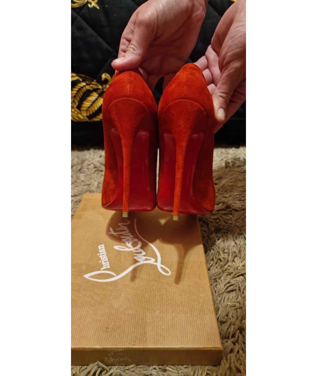 CHRISTIAN LOUBOUTIN Красные замшевые туфли, фото 4